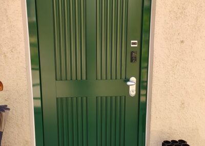 Porta blindata elettronica di colore verde